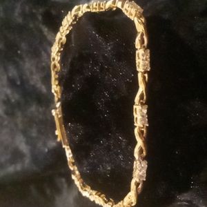 Vintage Roman 1970s faux diamond  tennis bracelet. Like New. Gold plated